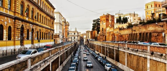 Roma, traffico auto