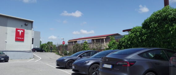 Auto elettriche - Tesla Center Roma